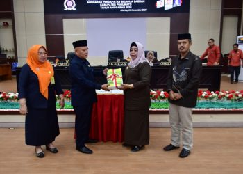 Nota pengantar Ranperda APBD Tahun 2025, Plt Bupati Suharsi Igirisa Serahkan Kepada Ketua DPRD