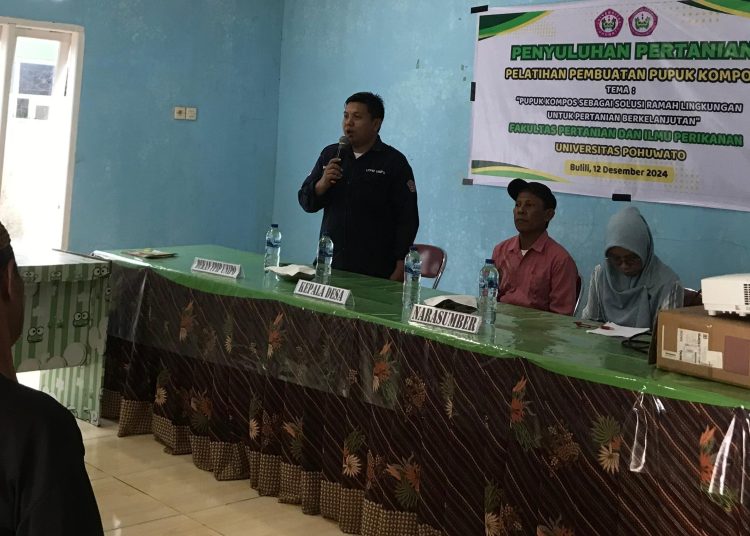 Di Desa Bulili, Fakultas Pertanian Menyelenggarakan Pelatihan Pupuk Kompos