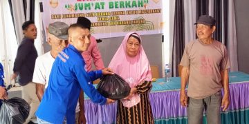 Penambang Lokal Bagikan Paket Sembako di Desa Botubilotahu