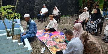 Bupati Saipul Mbuinga Bersama Keluarga Melaksanakan Jiarah ke Makam Orang Tua